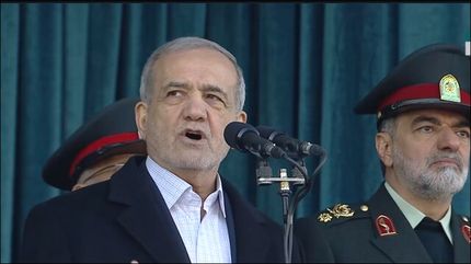 رئیس جمهور: نیروهای نظامی و امنیتی سنگر ها و دژهای محکم جامعه هستند
