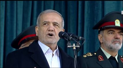 رئیس جمهور: نیروهای نظامی و امنیتی سنگر ها و دژهای محکم جامعه هستند