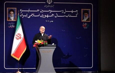 رئیس جمهور: هیچ جامعه‌ای بدون هدالت سرپا نمی‌ماند / به برکت کتاب، انسان رشد و تجربه می‌کند