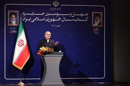 رئیس جمهور: هیچ جامعه‌ای بدون هدالت سرپا نمی‌ماند / به برکت کتاب، انسان رشد و تجربه می‌کند