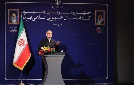 رئیس جمهور: هیچ جامعه‌ای بدون هدالت سرپا نمی‌ماند / به برکت کتاب، انسان رشد و تجربه می‌کند