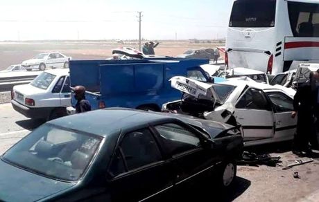 تصادف زنجیره‌ای ۲۸ خودرو در خوزستان / یک مصدوم در این حادثه