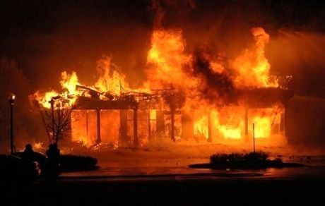 آتش سوزی در کارخانه مبل‌سازی با ۹ فوتی و مصدوم / یک نفر دستگیر شد