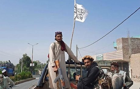 جلال‌آباد هم به دست طالبان افتاد 