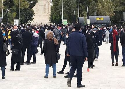 جمعیت حاضر در آرامگاه فردوسی دعوت به ترک این محل شدند