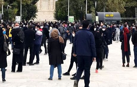 جمعیت حاضر در آرامگاه فردوسی دعوت به ترک این محل شدند