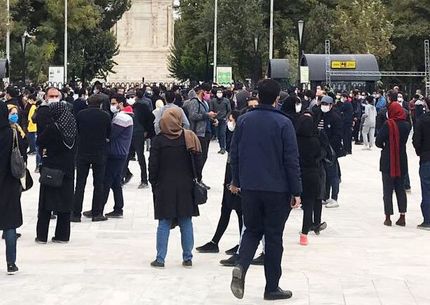 جمعیت حاضر در آرامگاه فردوسی دعوت به ترک این محل شدند