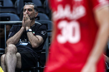 حضور عجیب مربی مستعفی در سالن بازی تیم ملی با ایتالیا