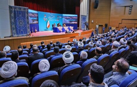سفر استانی دولت سیزدهم به اصفهان با ۲۱۷ مصوبه و ۳۰هزار میلیارد تومان تسهیلات همراه بود