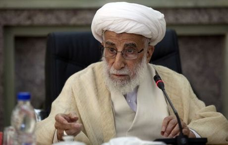 
آیت‌الله جنتی: با دقت مشغول بررسی صلاحیت هستیم
