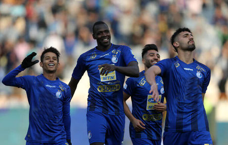 تقدیر از فرزند پورحیدری و تشویق شدید استراماچونی/ بازهم علیه فتحی شعار داده شد!