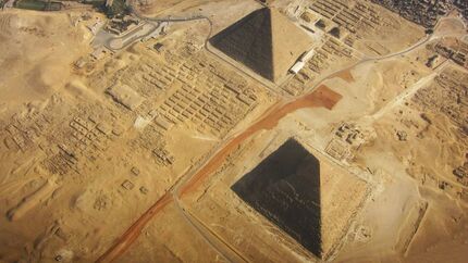 کشف یک سازه مخفی را در زیر گورستان مجاور هرم بزرگ جیزه مصر 