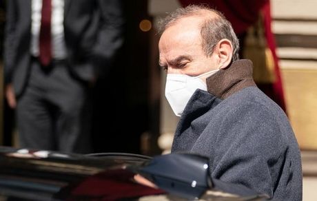 معاون مسئول سیاست خارجی اتحادیه اروپا در بازگشت از تهران بازداشت شد