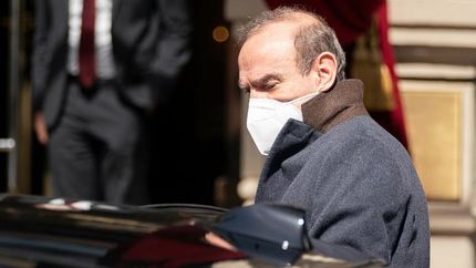 معاون مسئول سیاست خارجی اتحادیه اروپا در بازگشت از تهران بازداشت شد