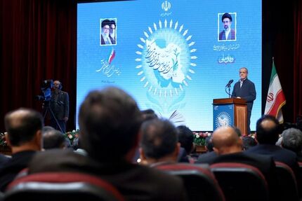 رئیس جمهور: با وجود تلاش دشمن برای ایجاد اختلال در روند خدمت‌رسانی کشور، آموزش‌وپرورش باقدرت در میدان حضور دارد