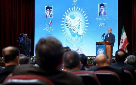 رئیس جمهور: با وجود تلاش دشمن برای ایجاد اختلال در روند خدمت‌رسانی کشور، آموزش‌وپرورش باقدرت در میدان حضور دارد