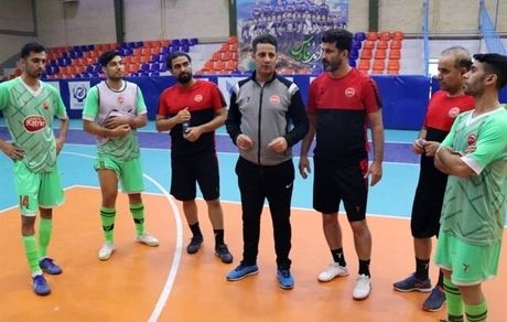 یک تیم لیگ برتر فوتسال کناره گیری کرد