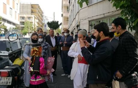 تجمع حامیان احمدی‌نژاد جلوی وزارت کشور / ثبت‌نام تا ساعتی دیگر؟