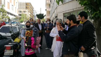 تجمع حامیان احمدی‌نژاد جلوی وزارت کشور / ثبت‌نام تا ساعتی دیگر؟