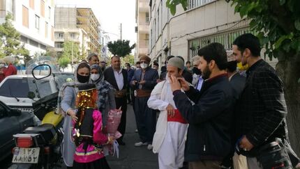 تجمع حامیان احمدی‌نژاد جلوی وزارت کشور / ثبت‌نام تا ساعتی دیگر؟