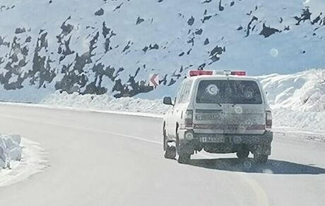 دو تیم امدادی  از سنندج برای نجات جان ۱۱ کوهنورد گرفتار در برف عازم شدند