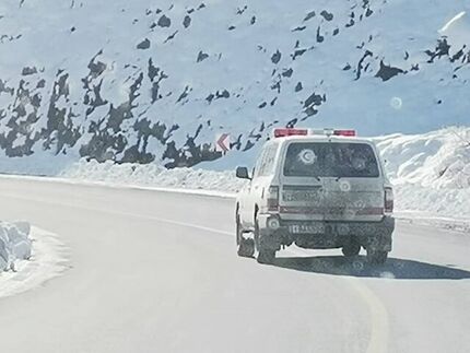 دو تیم امدادی  از سنندج برای نجات جان ۱۱ کوهنورد گرفتار در برف عازم شدند