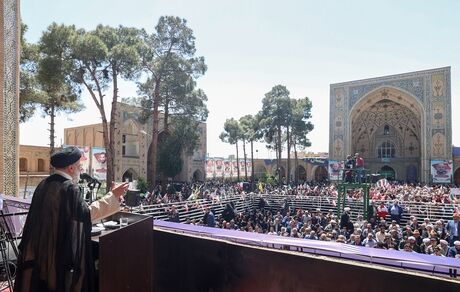 دشمن می‌خواهد با شبهات علمی و شهوت عملی، ایمان و امید جوانان را هدف قرار دهد