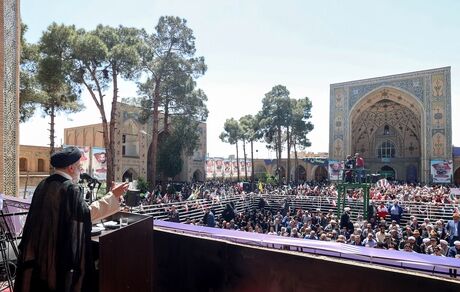 دشمن می‌خواهد با شبهات علمی و شهوت عملی، ایمان و امید جوانان را هدف قرار دهد