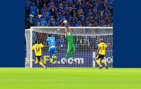 باز اخراج باز تکرار اتفاقات دیدار رفت / حذف سپاهان توسط تیم پرستاره الهلال