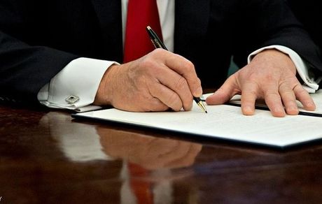 ترامپ موقتا دولت آمریکا را از تعطیلی نجات داد