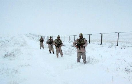 نجات ۲ هزار تبعه غیرمجاز افغانستانی که در برف و کولاک مرزهای مشترک ایران و افغانستان