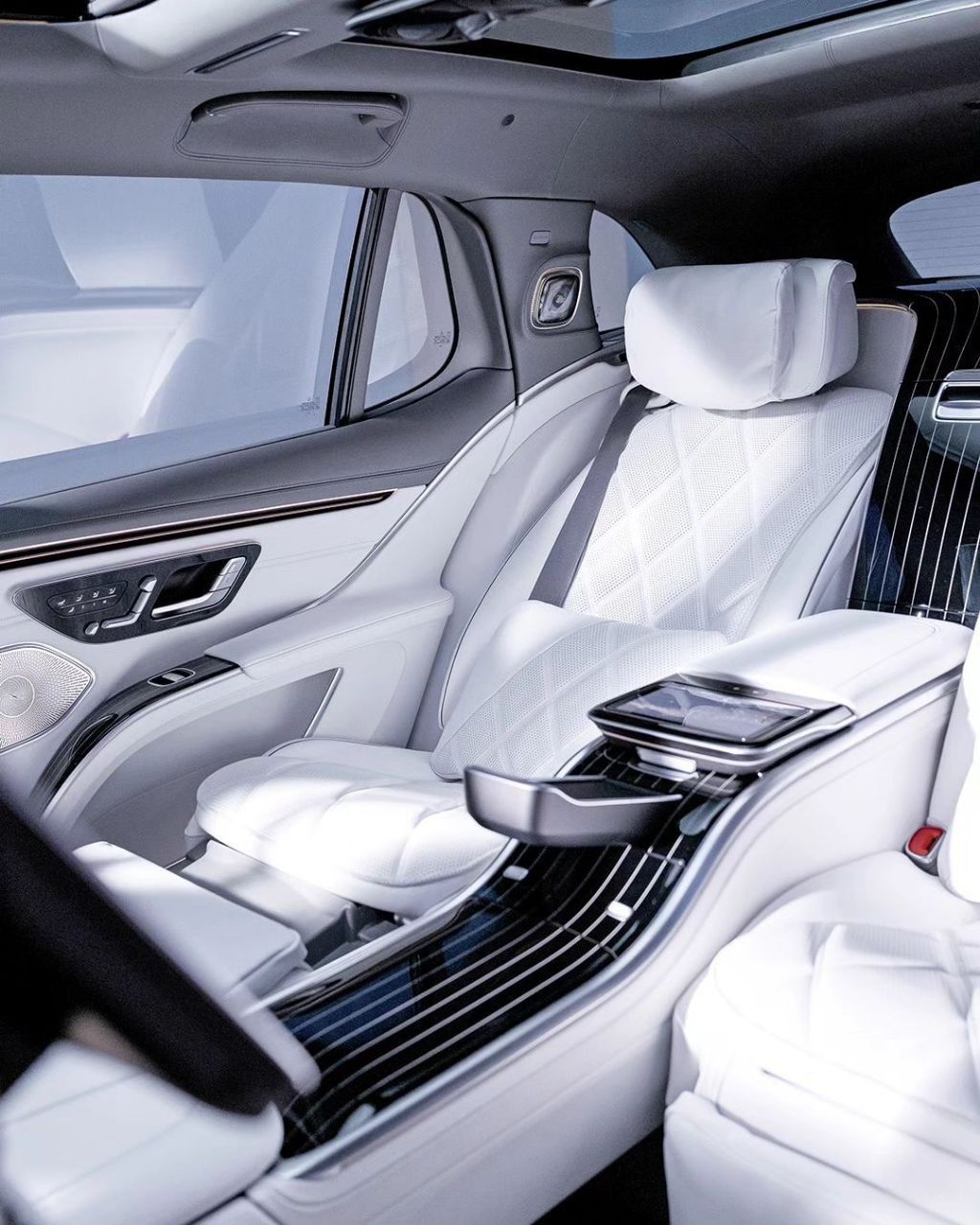 مرسدس بنز لوکس EQS SUV Maybach