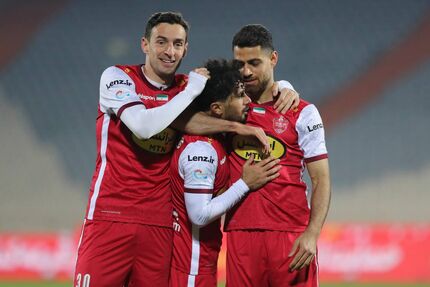 لیگ برتر فوتبال: پرسپولیس با عبور از ذوب‌آهن در صدر تنها شد