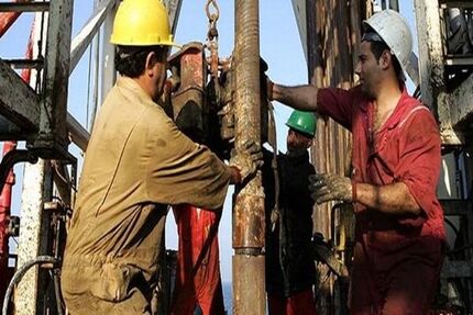 فعالان صنفی خواستار رسمی شدن تمام قراردادی‌های کارکنان دولت هستند