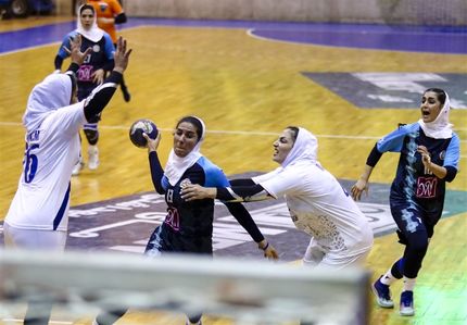 برد سپاهان، استقلال و سنگ آهن بافق در لیگ برتر هندبال بانوا