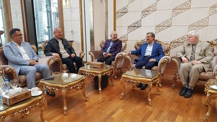 ‌احمدی‌نژاد به مجارستان رفت