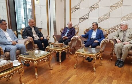 ‌احمدی‌نژاد به مجارستان رفت
