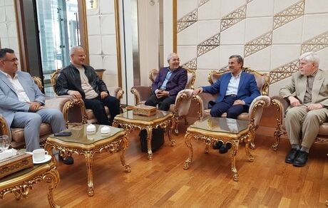 ‌احمدی‌نژاد به مجارستان رفت