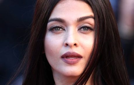 ستاره بالیوود کرونا را شکست داد