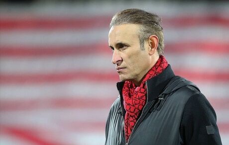 سرمربی پرسپولیس محروم است