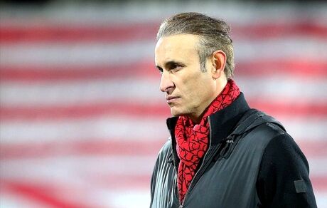 سرمربی پرسپولیس محروم است