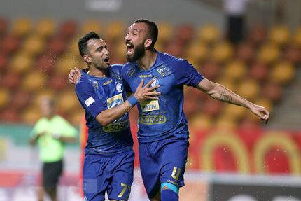 استقلال با چشمی و باقری تمدید کرد/ عکس