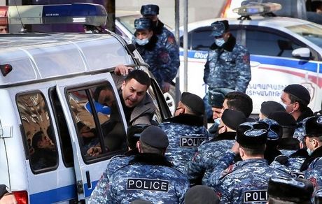 تظاهرکنندگان دوباره در ارمنستان به خیابان‌ها آمدند