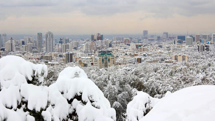 
آغاز بارش نخستین برف پاییزی در تهران
