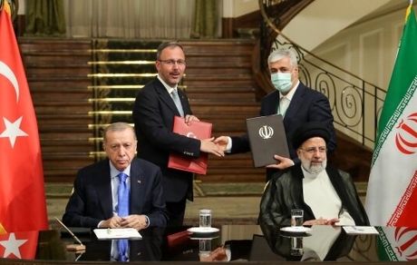 ایران و ترکیه هشت سند و یادداشت تفاهم همکاری امضا کردند