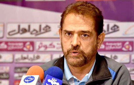 محرومیت فیروز کریمی و باشگاه تراکتور بخاطر کنفرانس مطبوعاتی جنجالی
