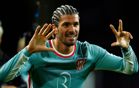 کامبک دراماتیک تیم سیمئونه مقابل بارسلونا / آتلتیکو با صدرنشینی به سال جدید رفت