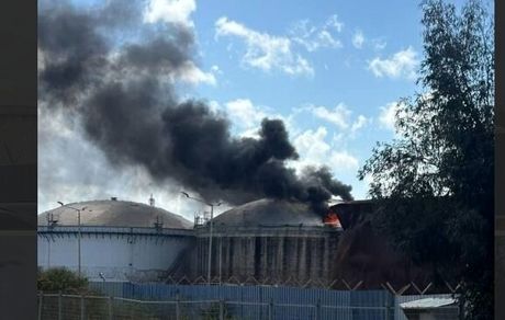 برخورد ۱۰ موشک به پالایشگاه نفت حیفا