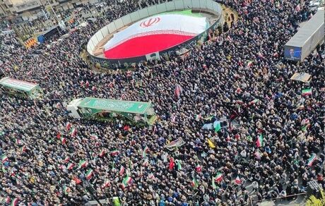 مراسم تشییع پیکرهای مطهر فرماندهان عالی رتبه نیروهای مسلح و جمعی از شهدای مردمی جنگ تحمیلی برگزار شد