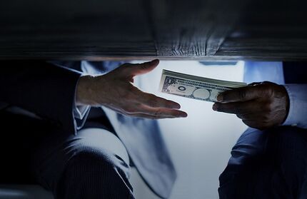 ۶ عضو شورای شهر سردشت، ۳۲ هزار دلار رشوه گرفتند